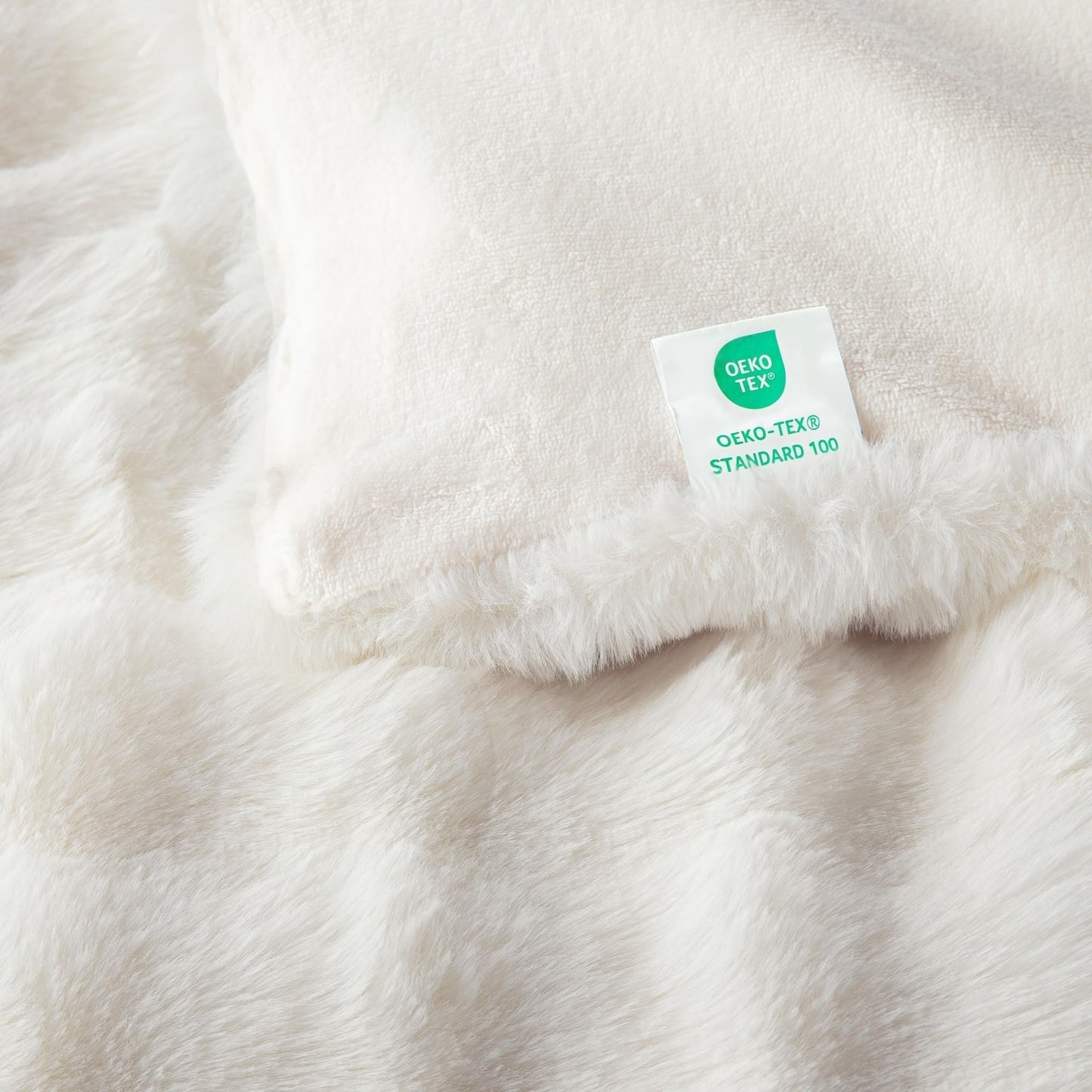 Exclusivo Mezcla Faux Fur Queen Size Blanket for Bed, Luxury Reversible 3D Rabbit Bubble Fuzzy Thick Sherpa Blankets for Winter, Plush Fleece Warm Cozy Bed Throw, 90x90 Inches, White