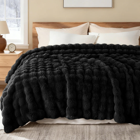 Exclusivo Mezcla Faux Fur King Size Blanket for Bed, Luxury Reversible 3D Rabbit Bubble Fuzzy Thick Sherpa Blankets for Winter, Plush Fleece Warm Cozy Bed Throw, 90x104 Inches, Black