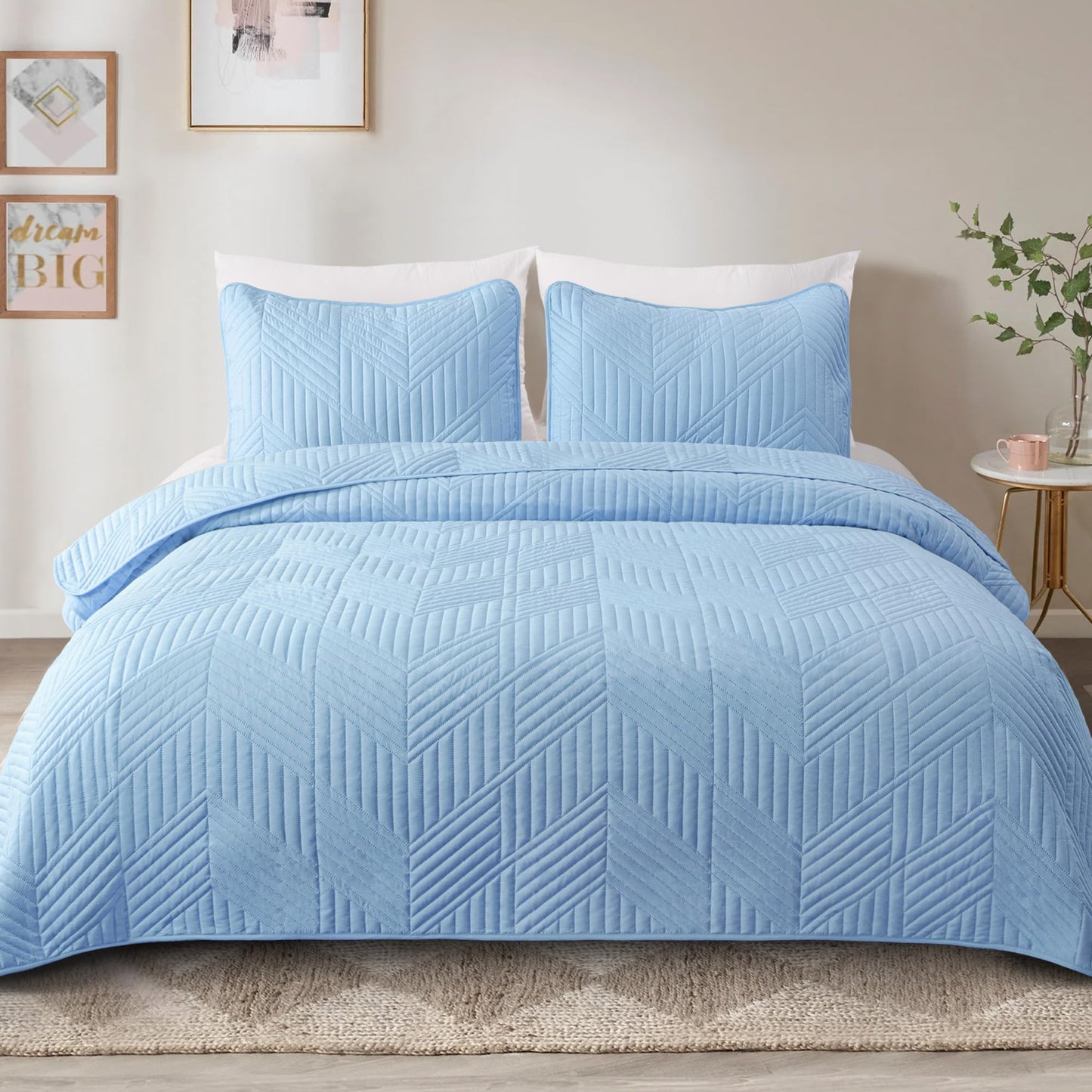 Exclusivo Mezcla California King Quilt Bedding Set, Lightweight Light Blue Oversized King Bedspreads Soft Modern Geometric Coverlet Set for All Seasons (1 Quilt and 2 Pillow Shams)