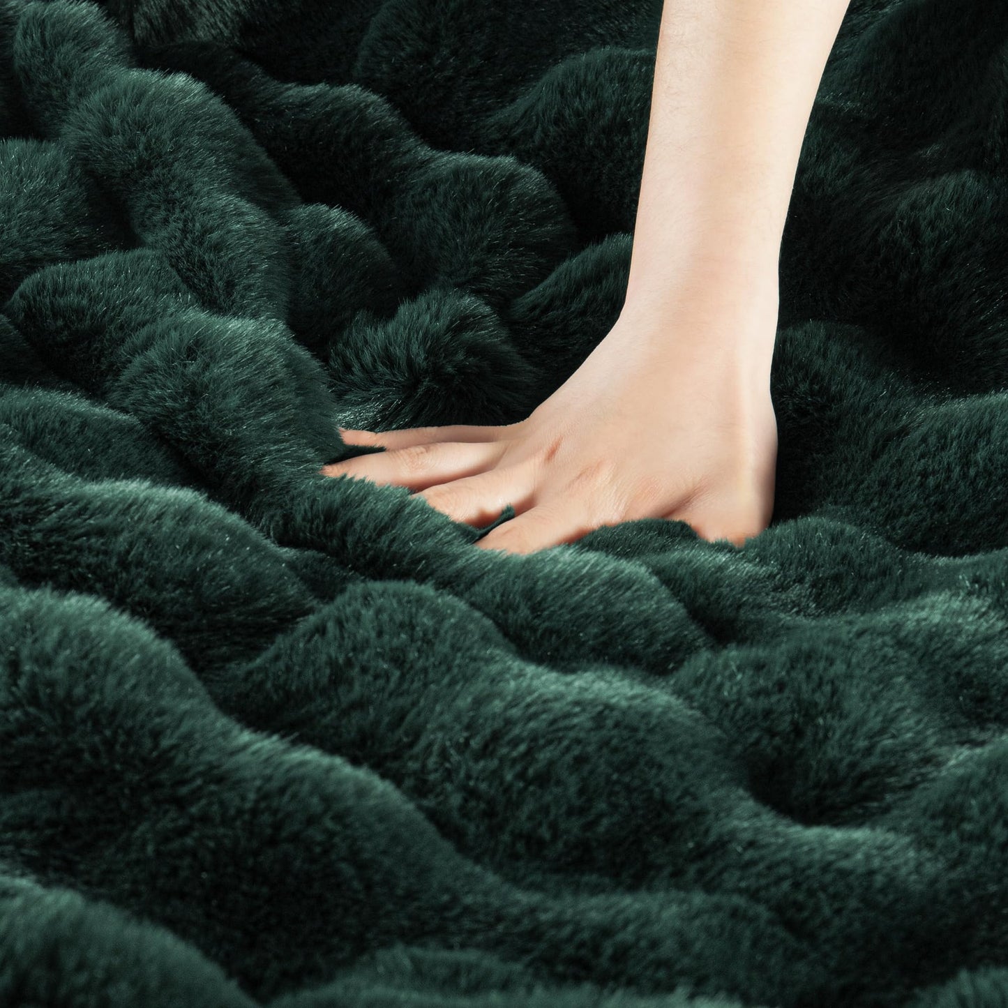 Exclusivo Mezcla Faux Fur Throw blanket for couch, Luxury Reversible 3D Rabbit Bubble Fuzzy Thick Sherpa Blankets for Winter, Plush Fleece Warm Cozy Bed Throw, 50x60 Inches, Forest Green