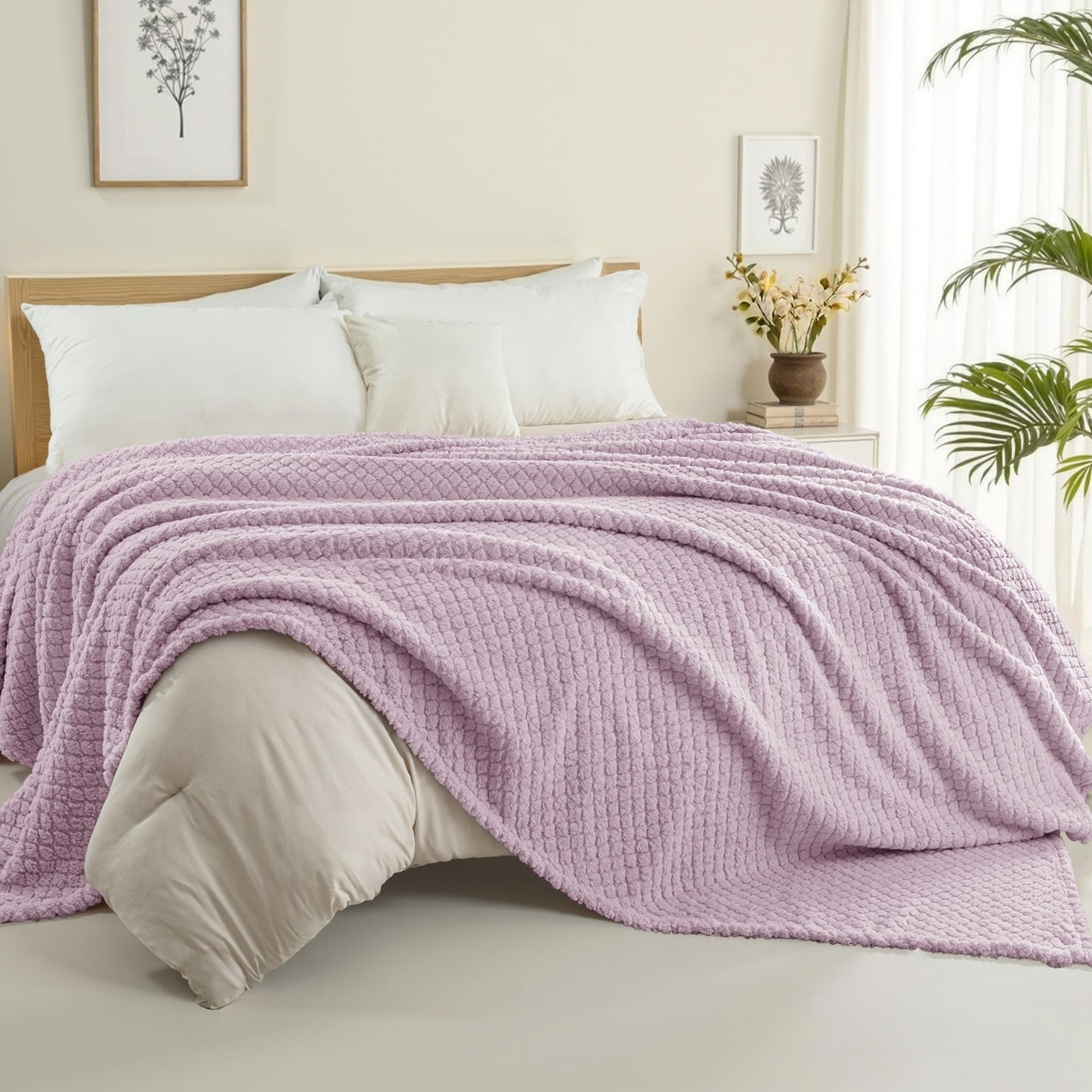 Exclusivo Mezcla Twin Size Flannel Fleece Blanket, Super Soft Jacquard Bed Blanket, Lightweight Fuzzy Warm for All Seasons, 60x80 Inches, Lilac Purple