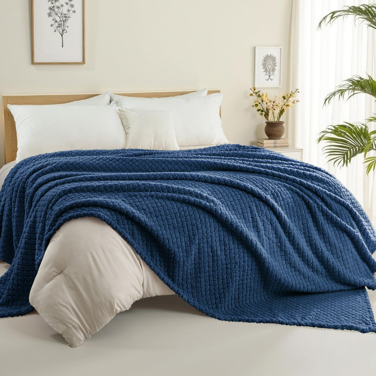 Exclusivo Mezcla Queen Size Flannel Fleece Blanket, Super Soft Jacquard Bed Blanket, Lightweight Fuzzy Warm for All Seasons, 90x90 Inches, Navy Blue