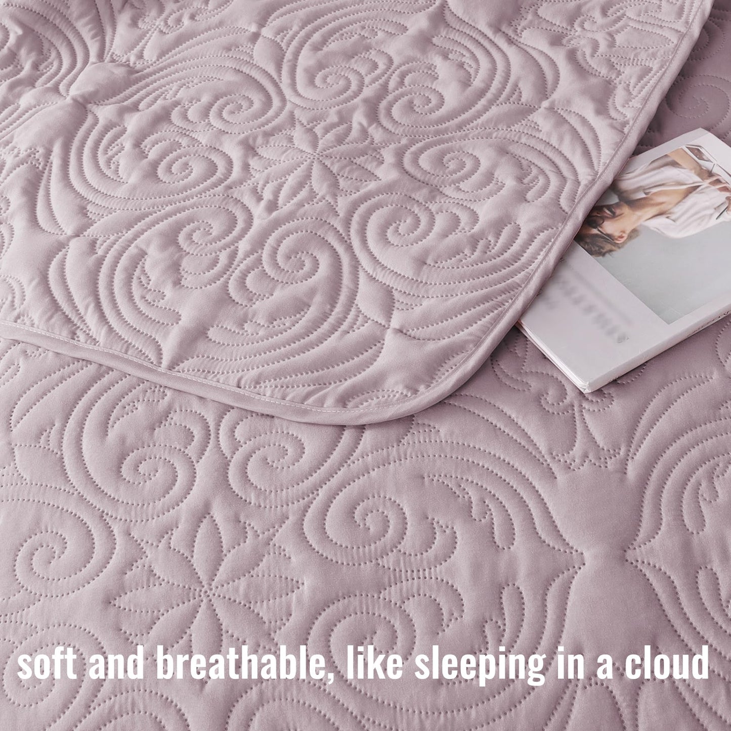 Exclusivo Mezcla Quilt Set Oversized King Size with 2 Pillow Shams, Lightweight Lilac Ash Quilts with Vintage Damask Pattern, Soft Cal King Bedspreads Coverlets Bedding Set for All Seasons