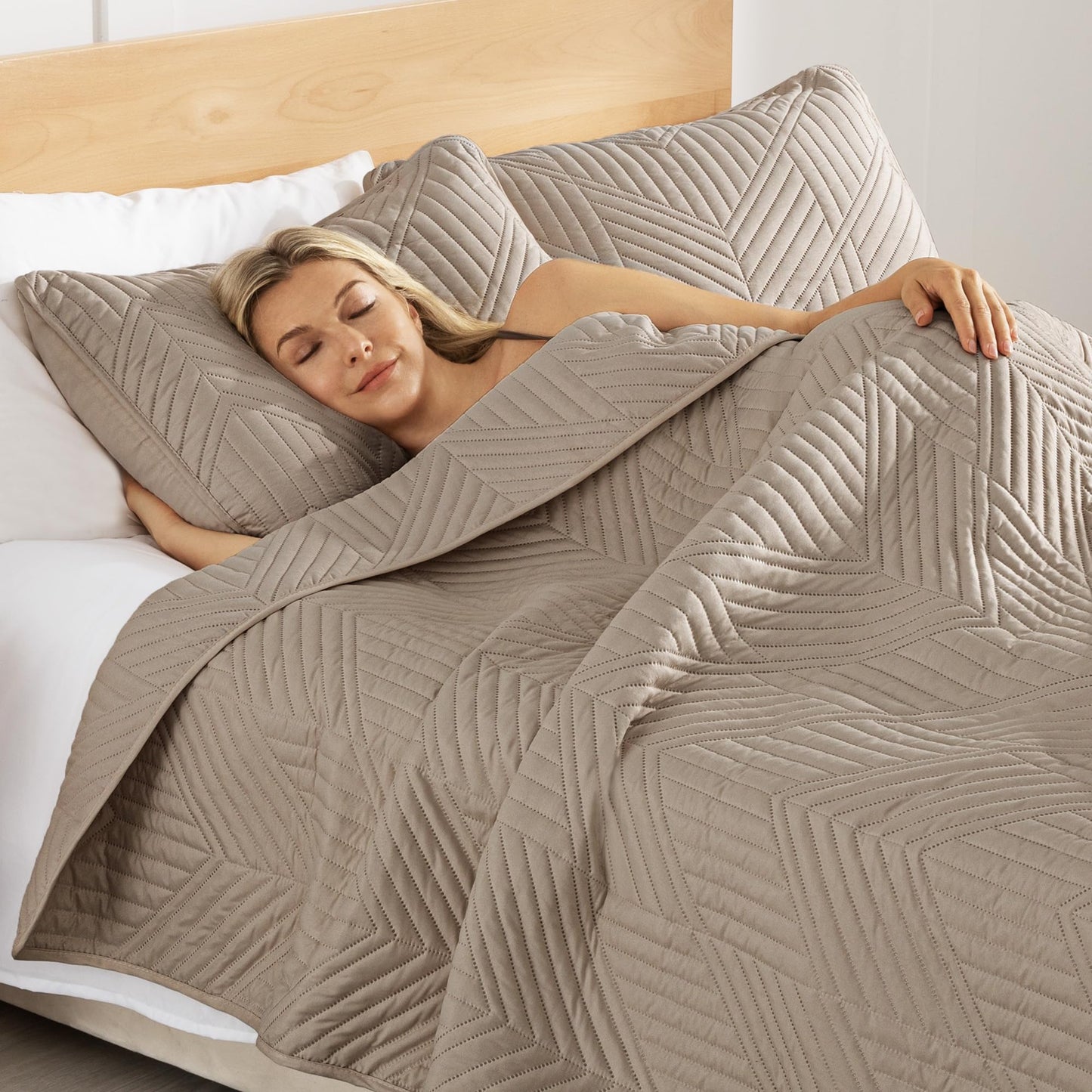 Exclusivo Mezcla Ultrasonic Twin Quilt Bedding Set, Lightweight Taupe Bedspreads Soft Modern Geometric Coverlet Set for All Seasons (1 Quilt and 1 Pillow Sham)
