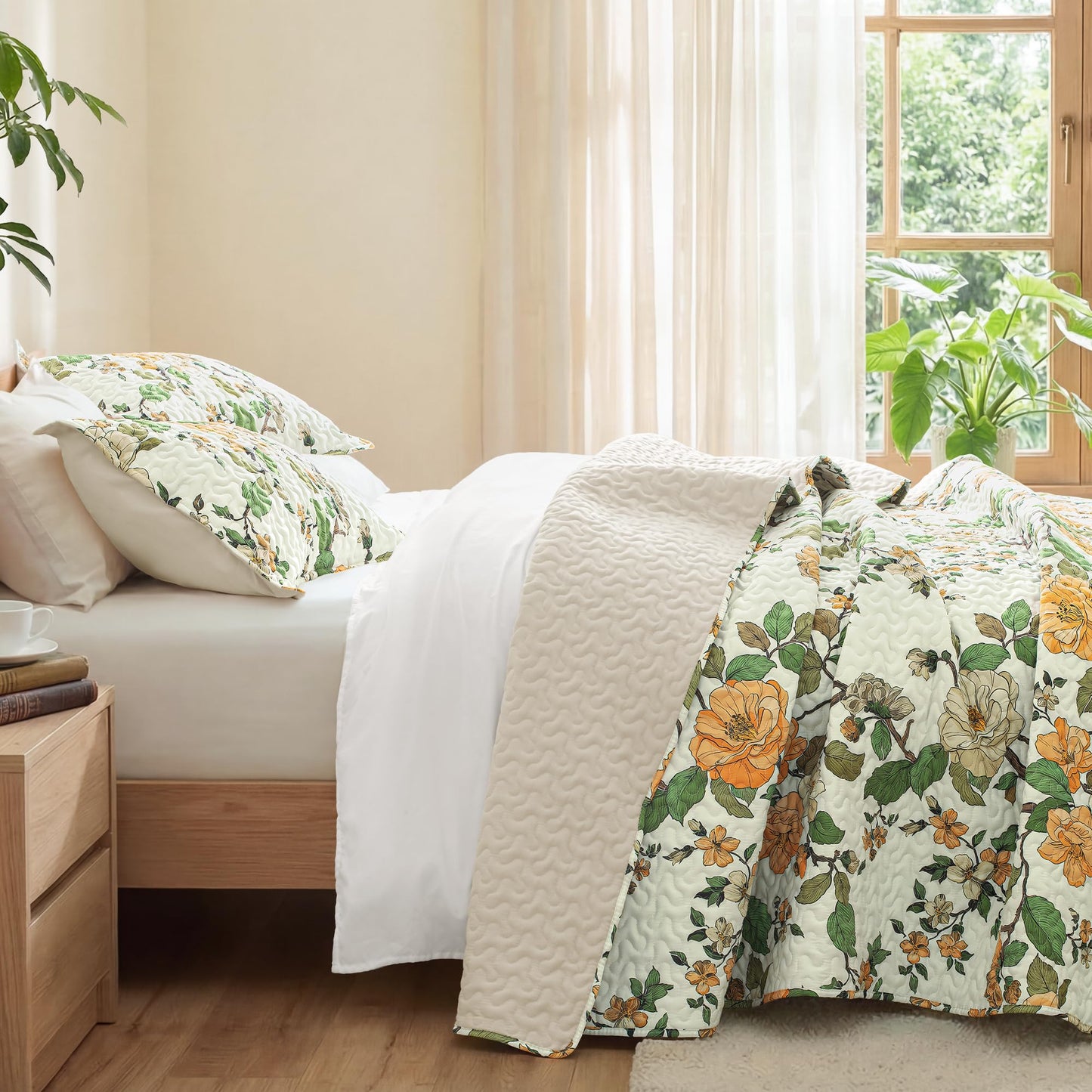 Exclusivo Mezcla Floral California King Size Quilt Bedding Set, Yellow Cal King Quilt with Spring Botanical Pattern, Reversible Lightweight Bedspreads Coverlets Bed Cover for All Seasons (112"x104")