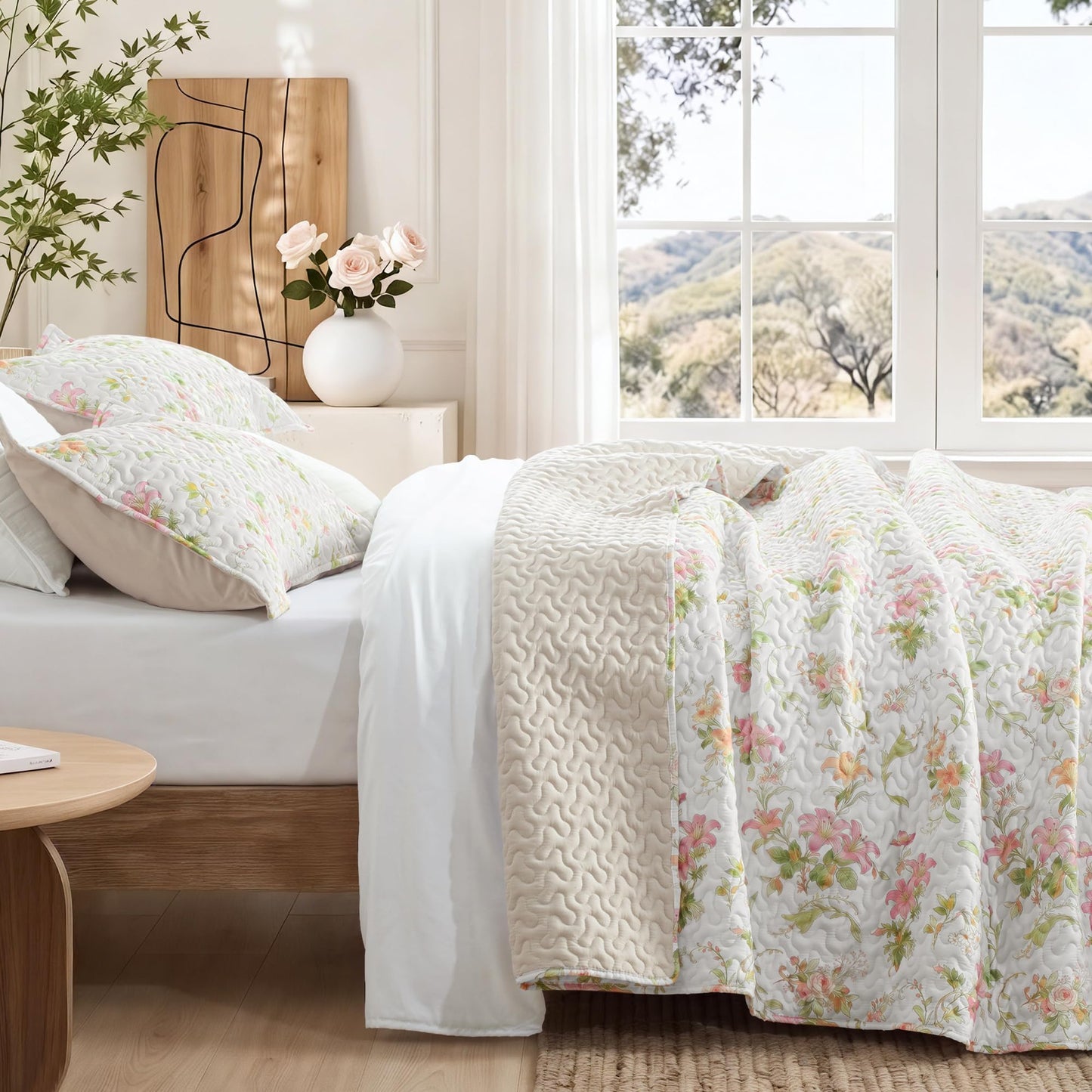 Exclusivo Mezcla Floral Quilts Queen Size, Faint Yellow Queen Quilt Bedding Set with Pink Lily Flowers Pattern, Reversible Lightweight Spring Bedspreads Coverlets Bed Cover for All Seasons (92"x96")