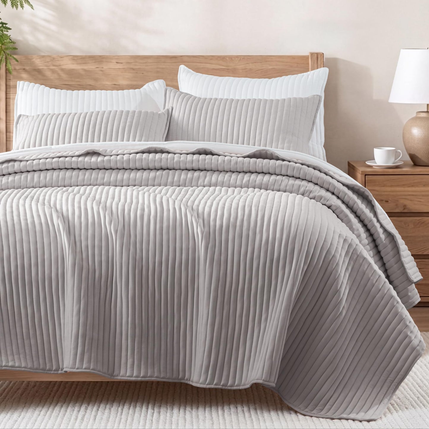 Exclusivo Mezcla Full Queen Quilt Bedding Set, Stripe Stitching Light Grey Quilts Queen Size for All Seasons, Soft Lightweight Microfiber Bedspreads Coverlets Bed Cover, 90"x96"