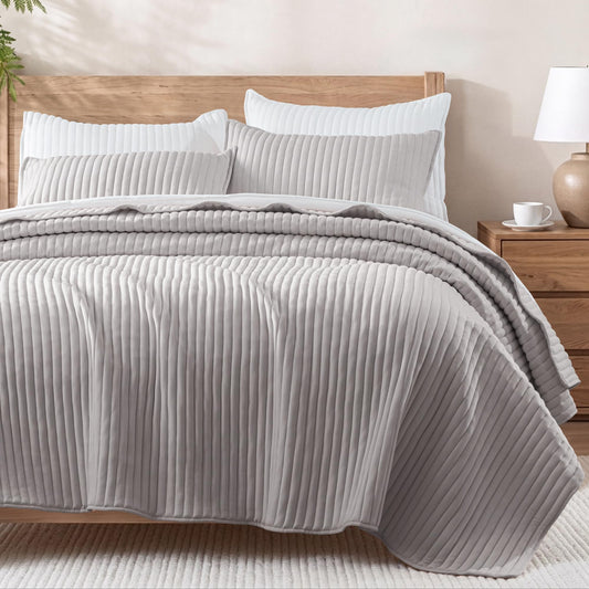 Exclusivo Mezcla King Size Quilt Bedding Set, Stripe Stitching Light Grey Quilts King Size for All Seasons, Soft Lightweight Microfiber Bedspreads Coverlets Bed Cover, 104"x96"