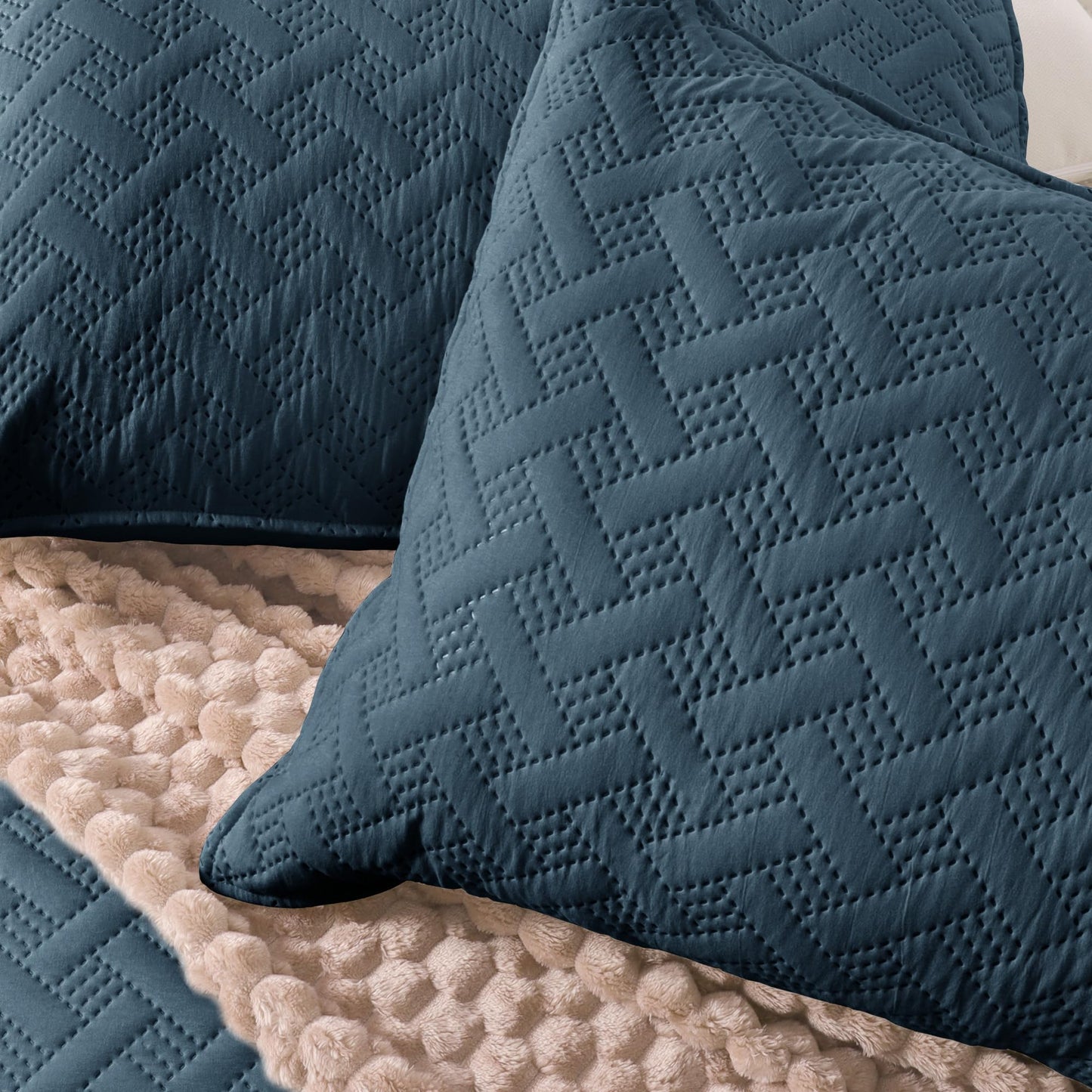 Exclusivo Mezcla Soft Quilt Set Queen Full Size, 3 Pieces Lightweight Quilts Navy Bedspreads Coverlets Bedding Set for All Seasons, Weave Pattern