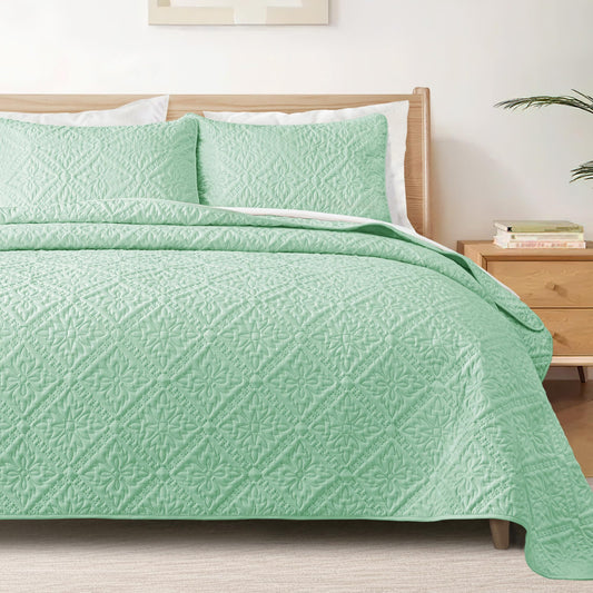 Exclusivo Mezcla King Quilt Bedding Set, Lightweight Soft Bedspreads Coverlets with 2 Pillow Shams, Modern Sage Green Oversized Quilts King Size for All Seasons