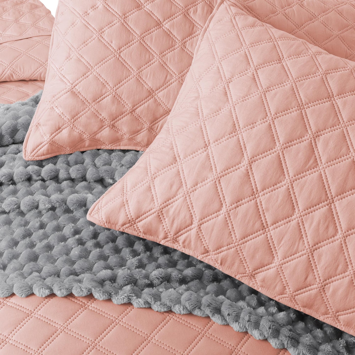 Exclusivo Mezcla Soft Quilt Set King Size, 3 Pieces Lightweight Quilts Blush Pink Bedspreads Coverlets Bedding Set for All Seasons, Grid Pattern