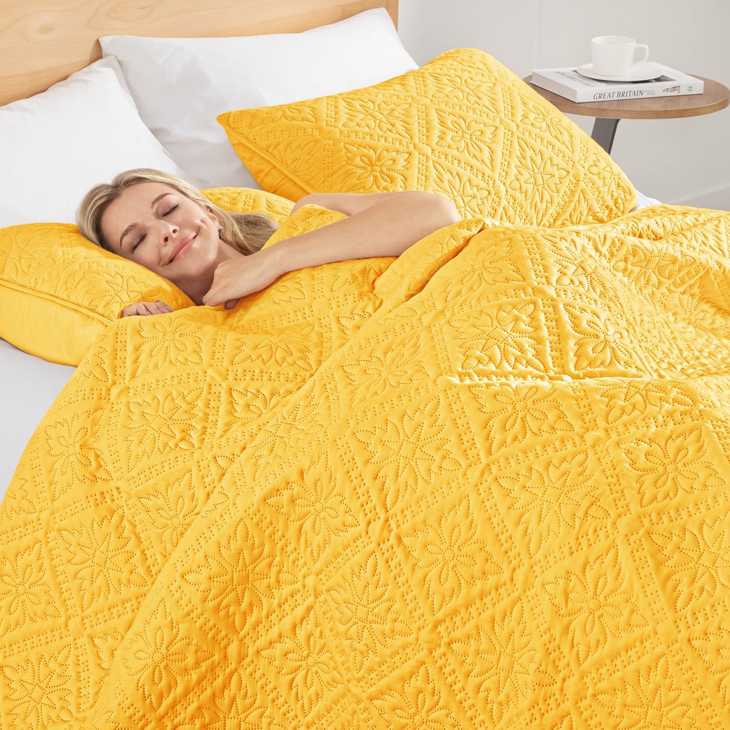 Exclusivo Mezcla California King Quilt Bedding Set, Lightweight Soft Bedspreads Coverlets with 2 Pillow Shams, Modern Yellow Oversized Quilts King Size for All Seasons