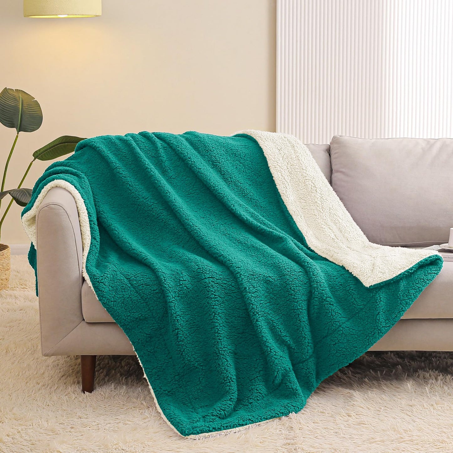 Exclusivo Mezcla Reversible Sherpa Throw Blanket for Couch, Thick and Warm Fleece Blankets for Winter, Soft Plush Fluffy, 50x60 Inches, Emerald Green/ White