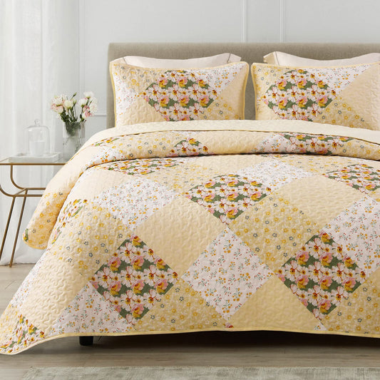 Exclusivo Mezcla Reversible Boho California King Quilt, Yellow Soft Bedspreads Lightweight Coverlet All Season Patchwork Quilts Bedding Set with Printed Floral Pattern (1 Quilt, 2 Pillow Shams)