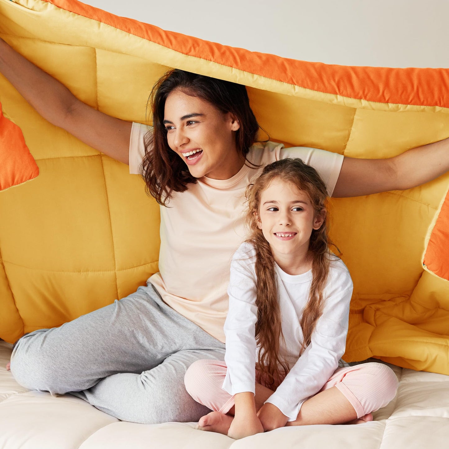 Exclusivo Mezcla Lightweight Reversible 3-Piece Comforter Set All Seasons, Down Alternative Comforter with 2 Pillow Shams, Oversized King Size, Orange/ Yellow