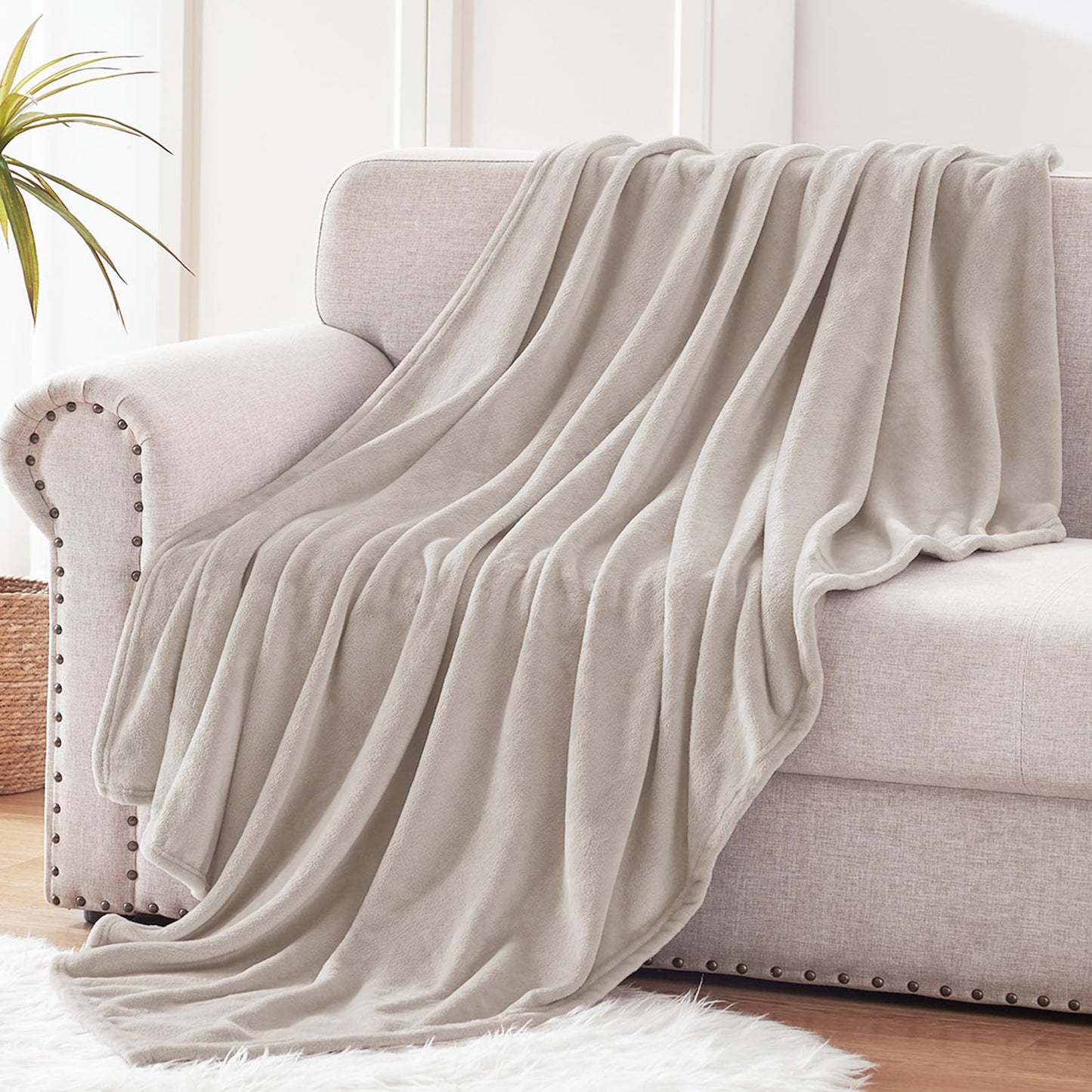 Exclusivo Mezcla Fleece Throw Blanket for Couch, Sofa, 300GSM Super Soft and Warm Blankets, Camel Throw All Season Use, Cozy, Plush, Lightweight, 50x60 Inches