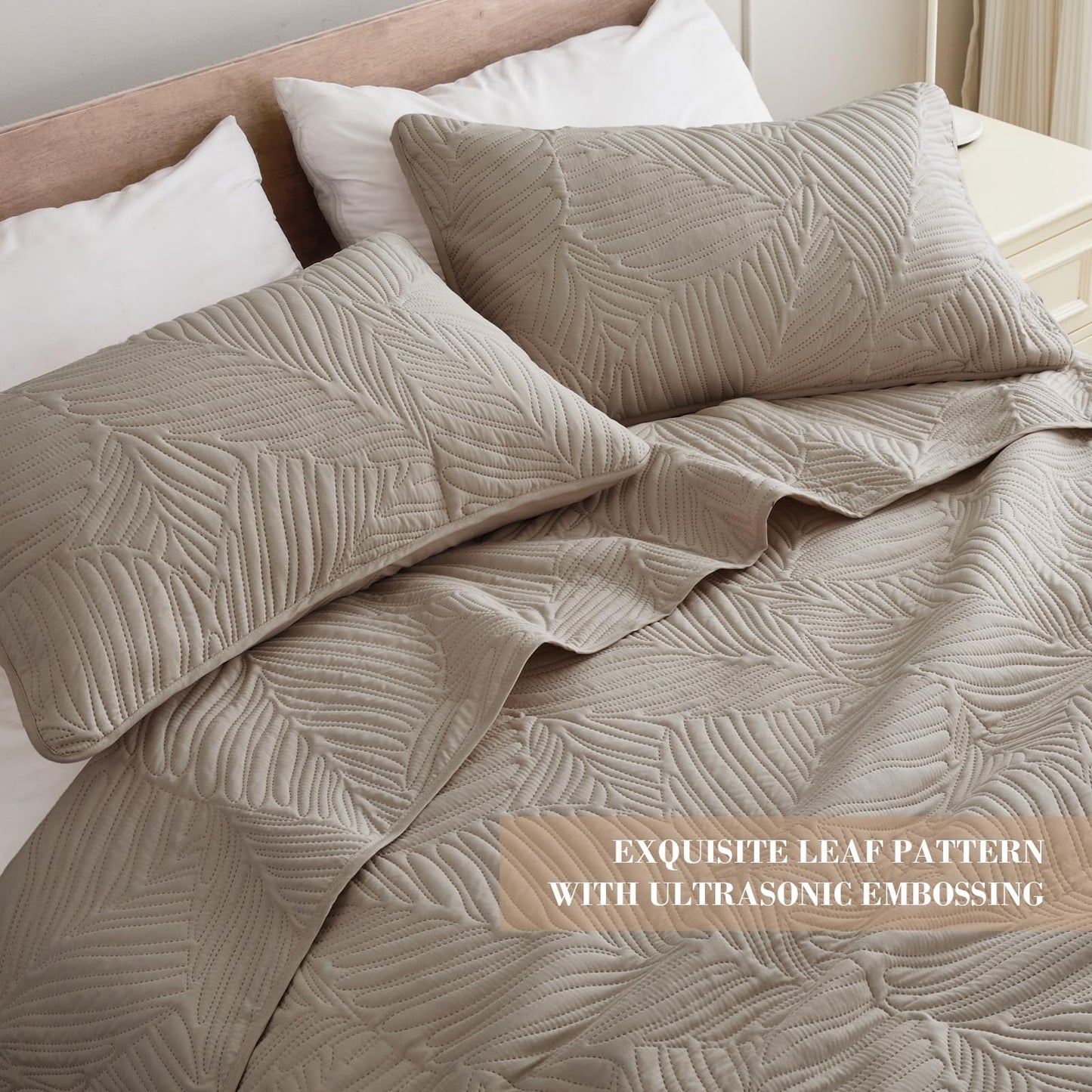 Exclusivo Mezcla Twin Quilt Bedding Set, Lightweight Taupe Quilts Twin Size for All Seasons, Soft Microfiber Bedspreads Coverlets Bed Cover with Leaf Pattern, 2 Piece