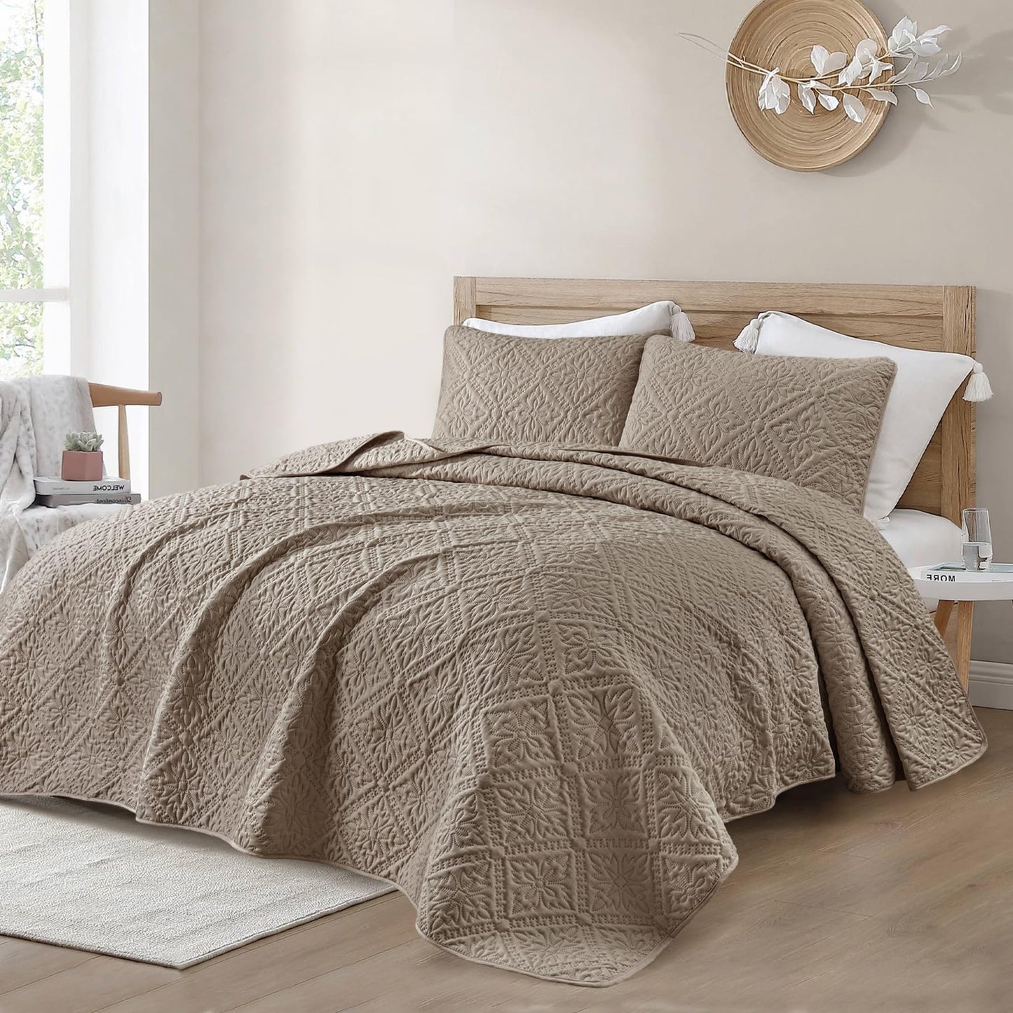 Exclusivo Mezcla Queen Quilt Bedding Set, Lightweight Soft Bedspreads Coverlets with 2 Pillow Shams, Modern Taupe Quilts Queen Full Size for All Seasons