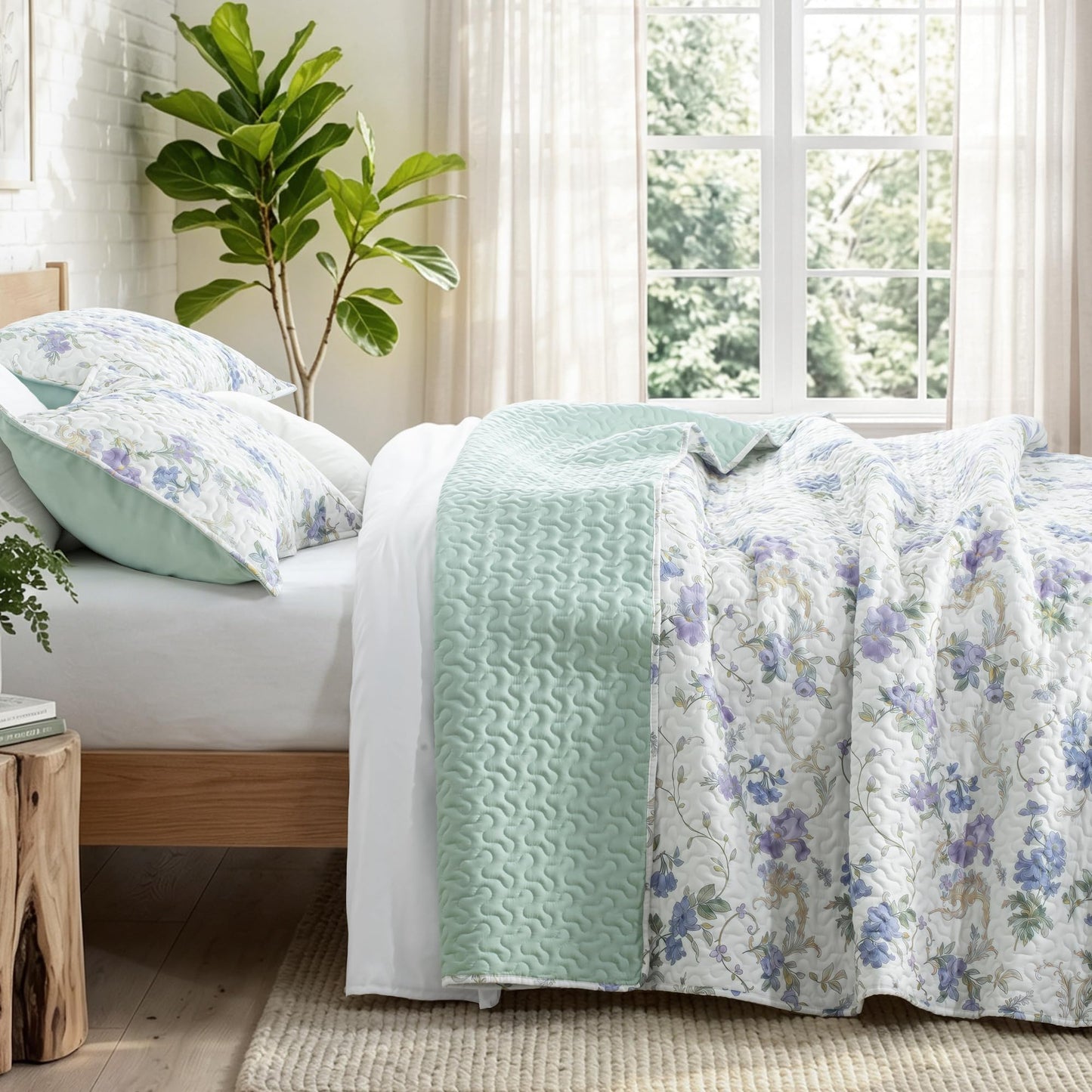 Exclusivo Mezcla Floral California King Size Quilt Bedding Set, Cal King Quilt with Purple Floral & Vine Pattern, Reversible Lightweight Bedspreads Coverlets Bed Cover for All Seasons (112"x104")