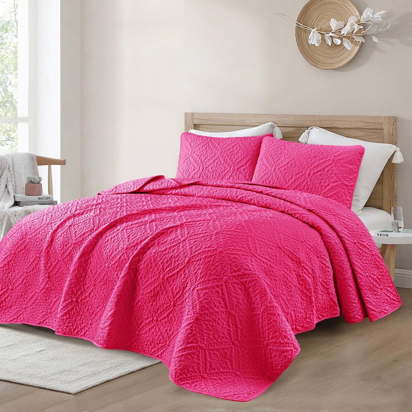 Exclusivo Mezcla King Quilt Bedding Set, Lightweight Soft Bedspreads Coverlets with 2 Pillow Shams, Modern Hot Pink Oversized Quilts King Size for All Seasons