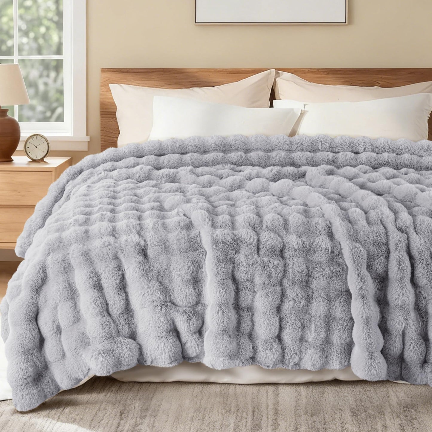 Exclusivo Mezcla Fuzzy Faux Fur Bed Blanket Twin Size, Sherpa Fleece Blankets,Fluffy Plush Warm Throws for Couch, Bed, 60X80 Inches, Light Grey
