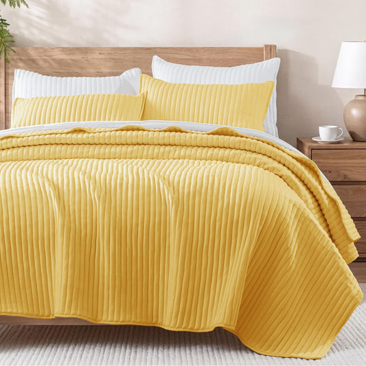 Exclusivo Mezcla King Size Quilt Bedding Set, Stripe Stitching Yellow Quilts King Size for All Seasons, Soft Lightweight Microfiber Bedspreads Coverlets Bed Cover, 104"x96"