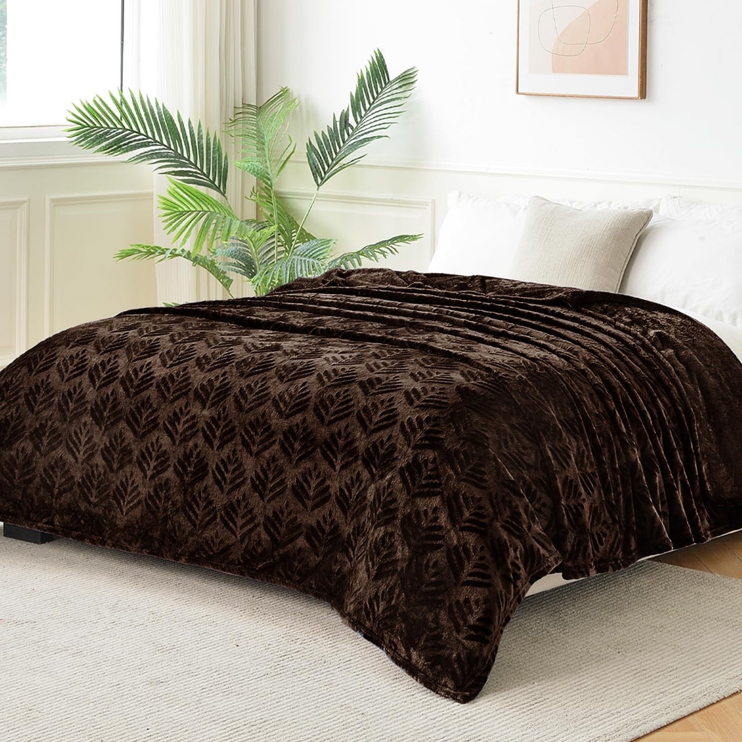 Exclusivo Mezcla Fleece Throw Blanket for Couch, Leaves Pattern Super Soft and Cozy Blankets, Plush Fuzzy Lightweight, Coffee, 50"x60"