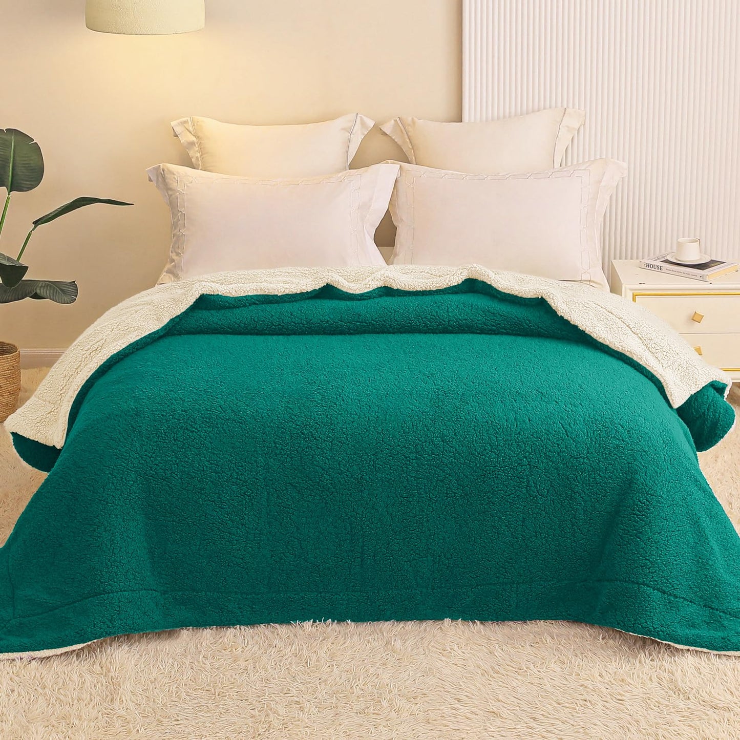 Exclusivo Mezcla Reversible Queen Size Sherpa Blanket, Thick and Warm Fleece Blankets for Winter, Soft Plush Fluffy for Bed, 90x90 Inches, Emerald Green/ White