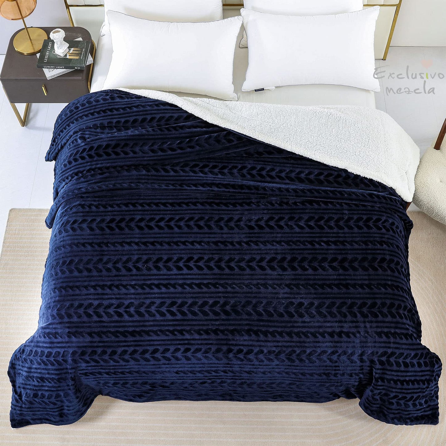 Exclusivo Mezcla Twin Size Sherpa Fleece Bed Blanket, Reversible Velvet Warm Blankets for Bed Couch Sofa, 90x66 Inches, Navy Blue