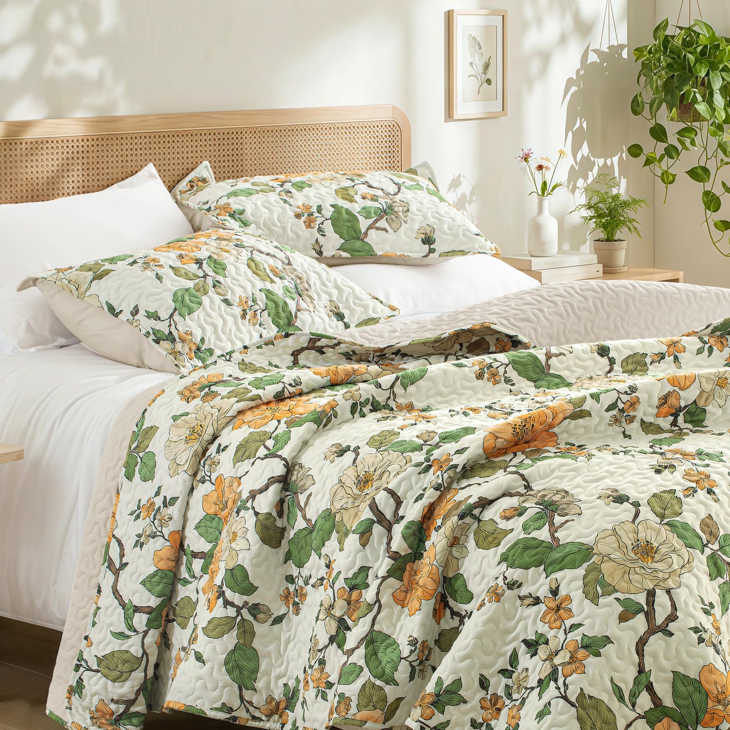 Exclusivo Mezcla Floral California King Size Quilt Bedding Set, Yellow Cal King Quilt with Spring Botanical Pattern, Reversible Lightweight Bedspreads Coverlets Bed Cover for All Seasons (112"x104")