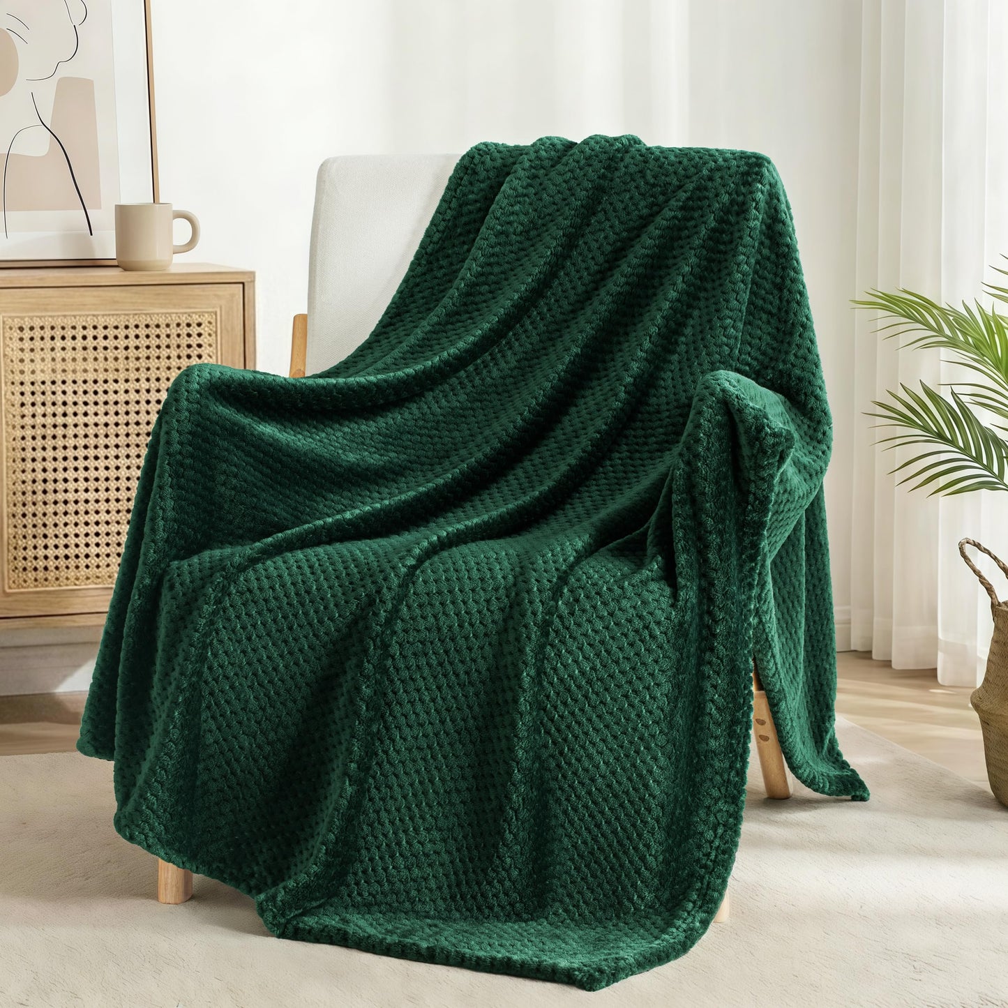 Exclusivo Mezcla Fleece Bed Blanket Twin Size, Super Soft and Warm Blankets for Couch, Sofa and Bed Waffle Textured, Cozy, Fuzzy and Lightweight (Forest Green, 60x80 inches)
