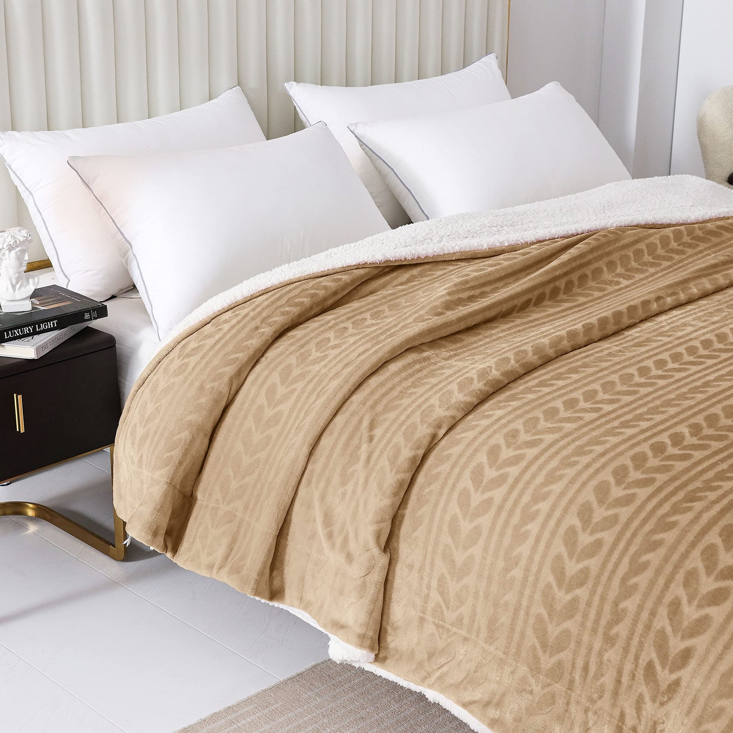 Exclusivo Mezcla King Size Sherpa Fleece Bed Blanket, Reversible Velvet Warm Blankets for Bed Couch Sofa, 90x104 Inches, Camel