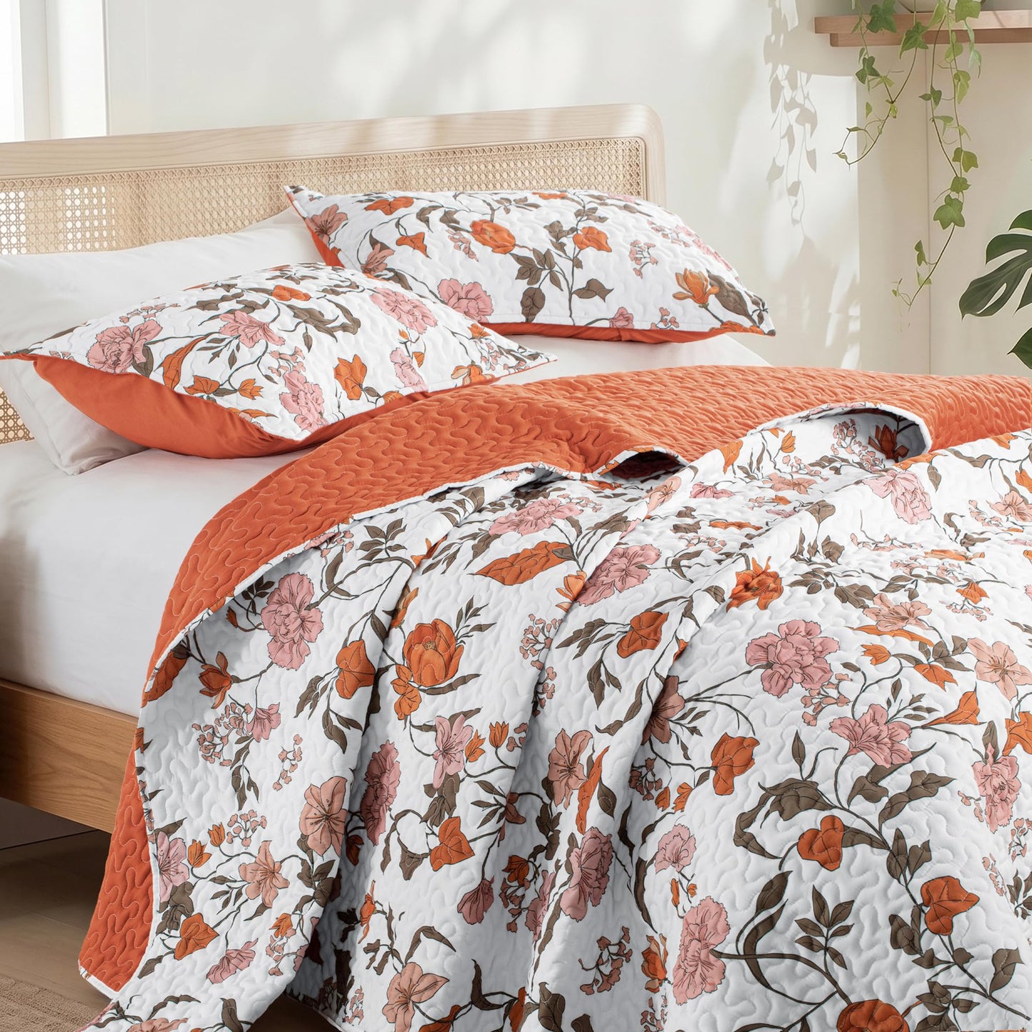 Exclusivo Mezcla Floral California King Size Quilt Bedding Set, Cal King Quilt with Orange Spring Vintage Pattern, Reversible Lightweight Bedspreads Coverlets Bed Cover for All Seasons (112"x104")