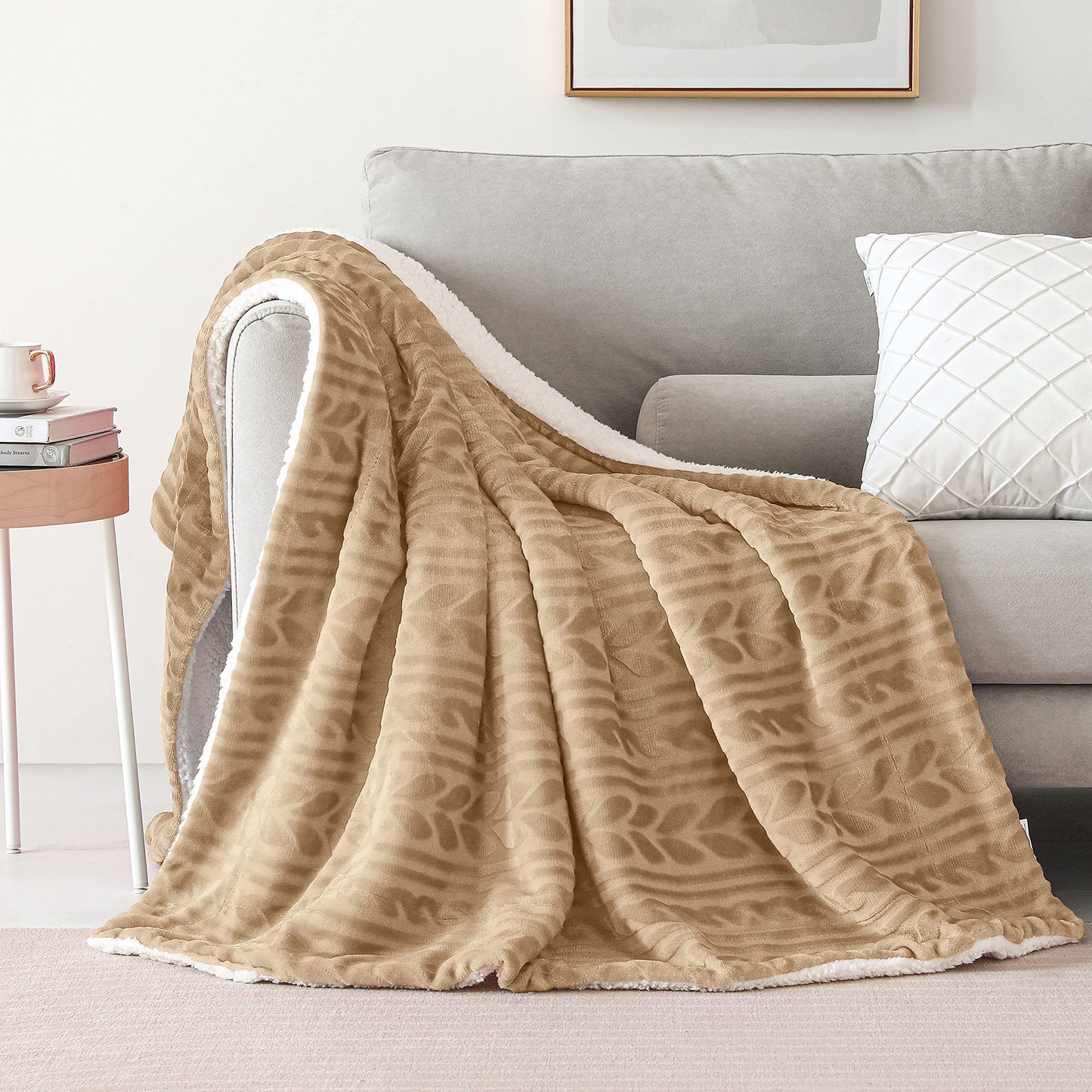 Exclusivo Mezcla Sherpa Fleece Throw Blanket, Reversible Velvet Plush Blankets and Soft Throws for Couch, Sofa, 50x70 Inches, Camel