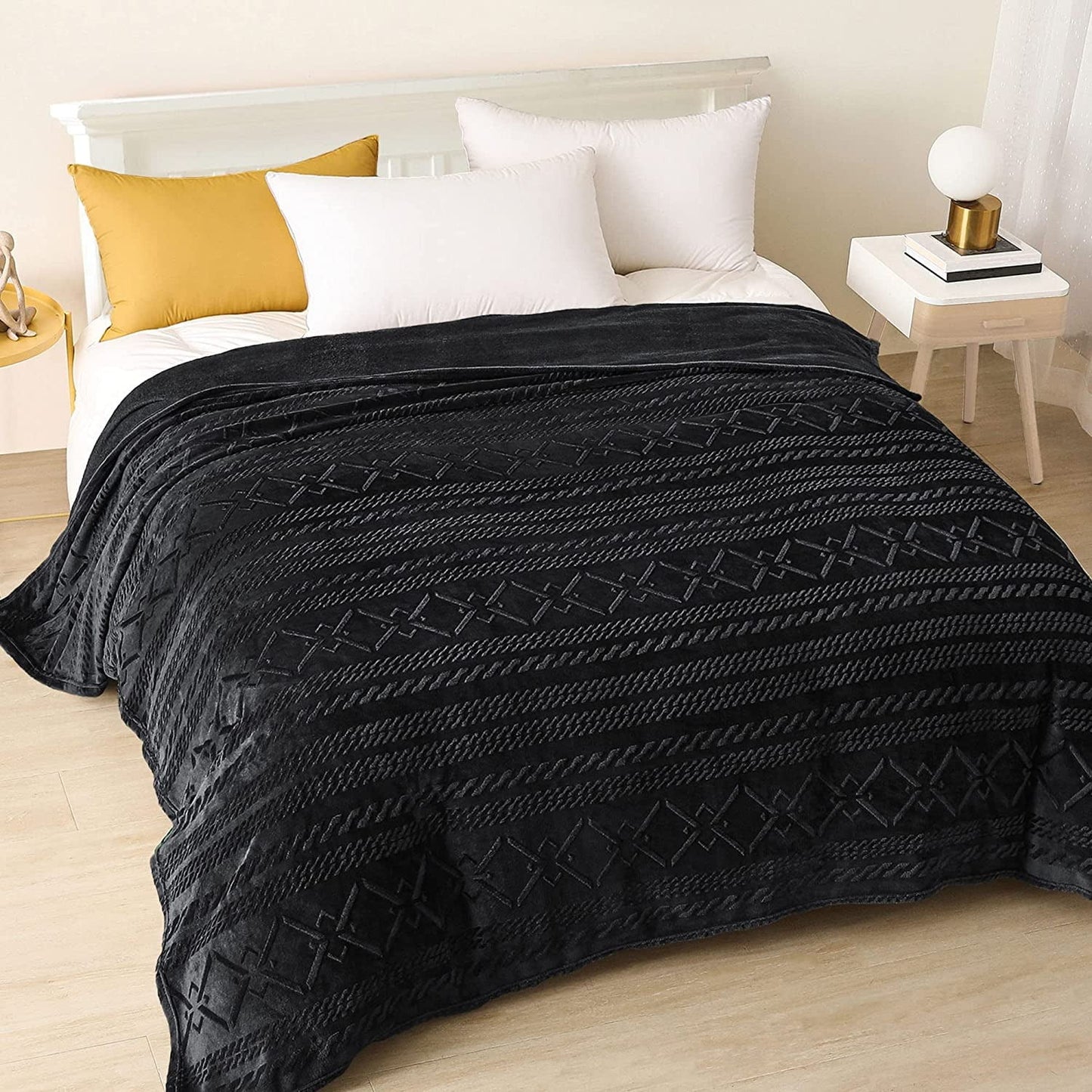 Exclusivo Mezcla King Size Soft Bed Blanket, Warm Fuzzy Luxury Bed Blankets, Decorative Geometry Pattern Plush Throw Blanket for Bed, 90x104 Inches, Black