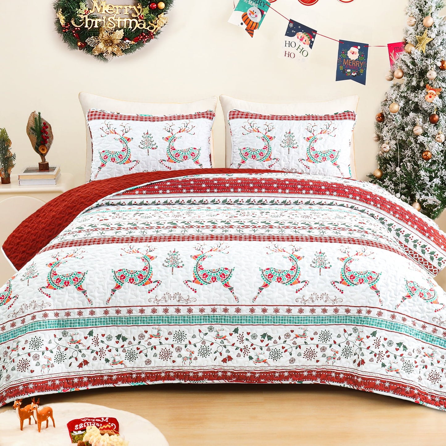 Exclusivo Mezcla Christmas Quilt Queen Size, Rust Red Striped Bedspreads Reversible Coverlets Bedding Set with Printed Flowers Reindeer Pattern (1 Quilt, 2 Pillow Shams)