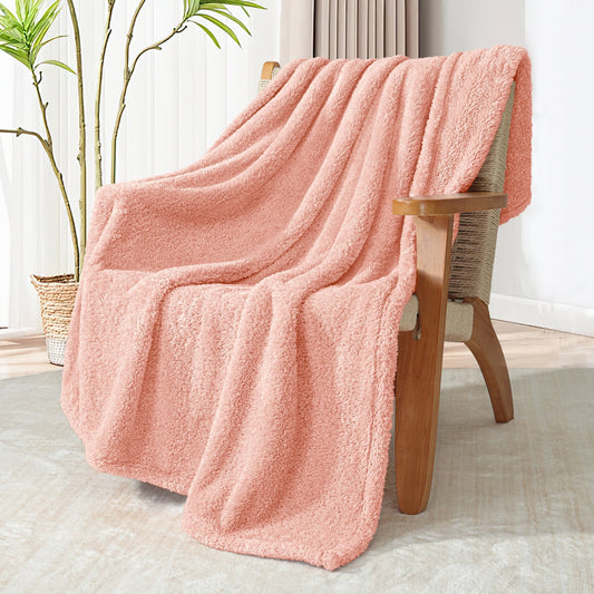 Exclusivo Mezcla Fuzzy Fleece Throw Blanket for Couch Sofa, Lightweight Fluffy Solid Velvet Blanket, Suitable for All Seasons, 50x60 Inches, Light Pink