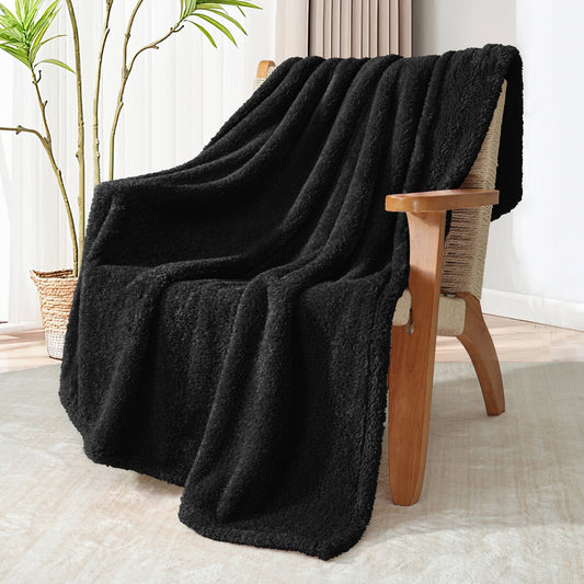 Exclusivo Mezcla Fuzzy Fleece Throw Blanket for Couch Sofa, Lightweight Fluffy Solid Velvet Blanket, Suitable for All Seasons, 50x60 Inches, Black