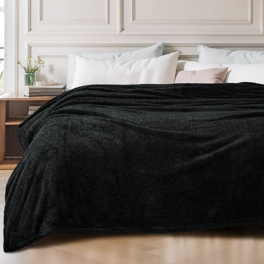 Exclusivo Mezcla Fuzzy Fleece Bed Blanket, Lightweight Fluffy Solid Velvet Blankets King Size, Suitable for All Seasons, 90x104 Inches, Black