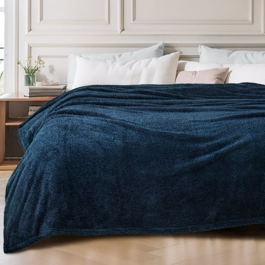 Exclusivo Mezcla Fuzzy Fleece Bed Blanket, Lightweight Fluffy Solid Velvet Blankets King Size, Suitable for All Seasons, 90x104 Inches, Navy Blue