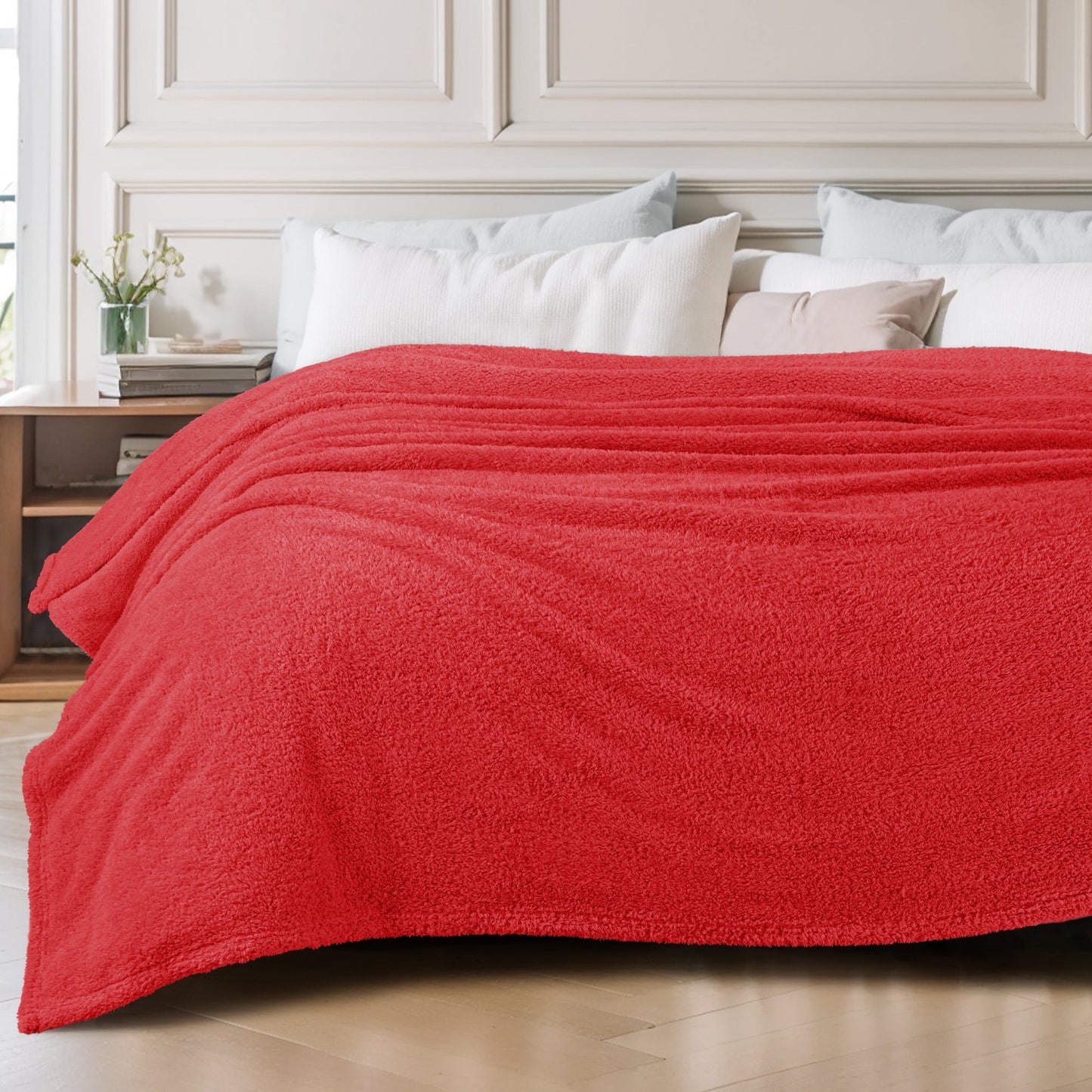 Exclusivo Mezcla Fuzzy Fleece Bed Blanket, Lightweight Fluffy Solid Velvet Blankets King Size, Suitable for All Seasons, 90x104 Inches, Red