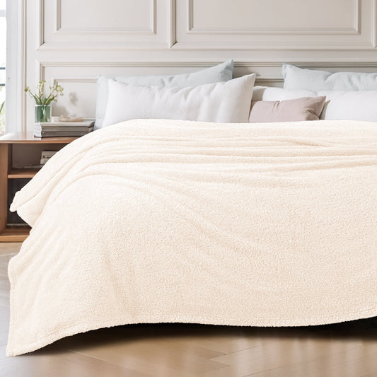 Exclusivo Mezcla Fuzzy Fleece Bed Blanket, Lightweight Fluffy Solid Velvet Blankets King Size, Suitable for All Seasons, 90x104 Inches,White