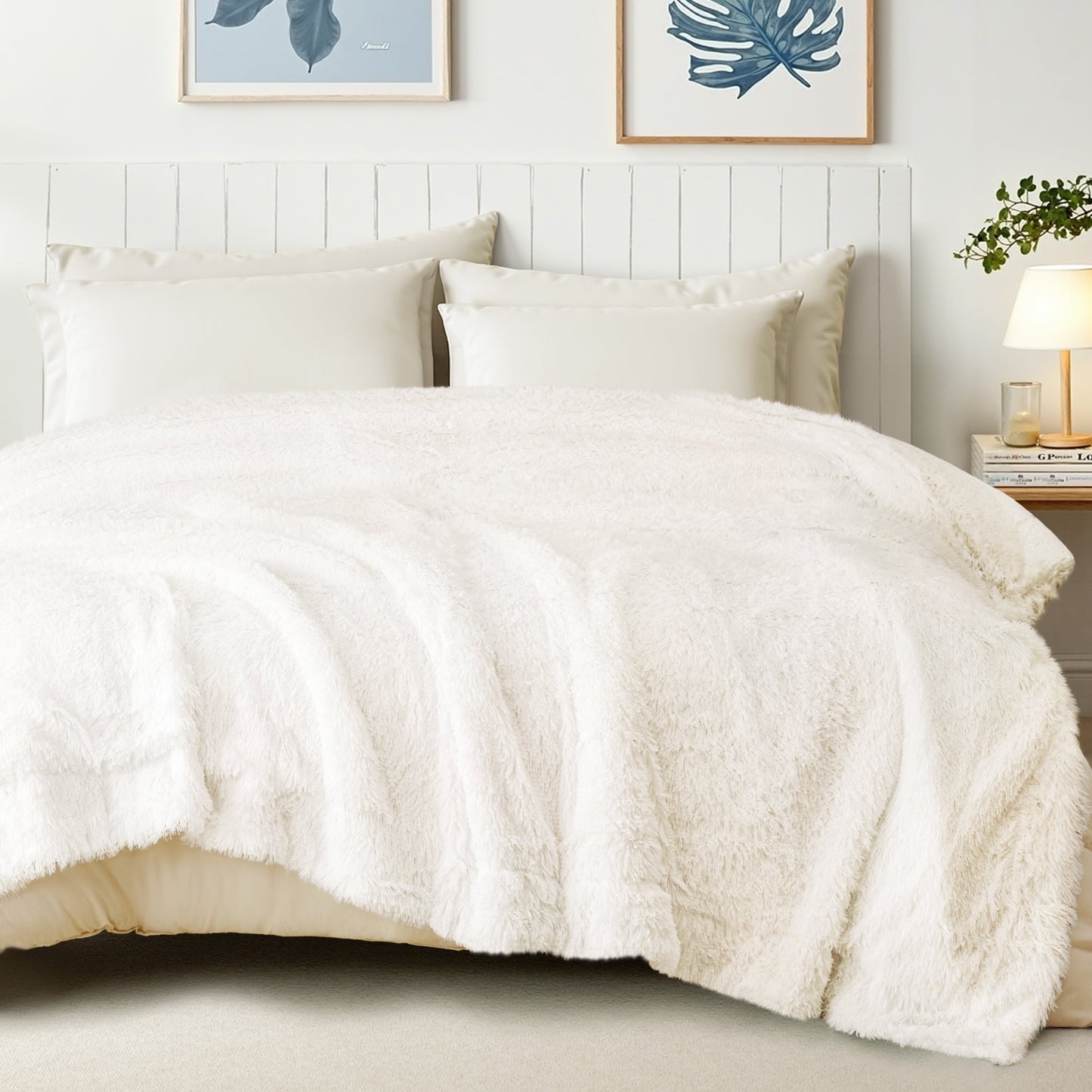 Exclusivo Mezcla Fuzzy Faux Fur Bed Blanket King Size, Reversible Shaggy Sherpa Fleece Blankets,Fluffy Plush Warm Throws for Couch, Bed, 90X104 Inches, White