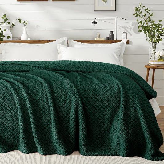 Exclusivo Mezcla King Size Flannel Fleece Blanket, Super Soft Jacquard Bed Blanket, Lightweight Fuzzy Warm for All Seasons, 90x104 Inches, Forest Green