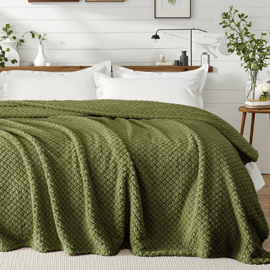 Exclusivo Mezcla King Size Flannel Fleece Blanket, Super Soft Jacquard Bed Blanket, Lightweight Fuzzy Warm for All Seasons, 90x104 Inches, Olive Green