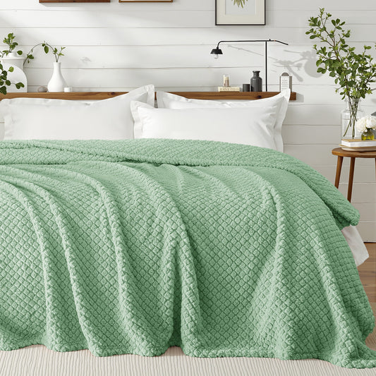 Exclusivo Mezcla King Size Flannel Fleece Blanket, Super Soft Jacquard Bed Blanket, Lightweight Fuzzy Warm for All Seasons, 90x104 Inches, Sage Green