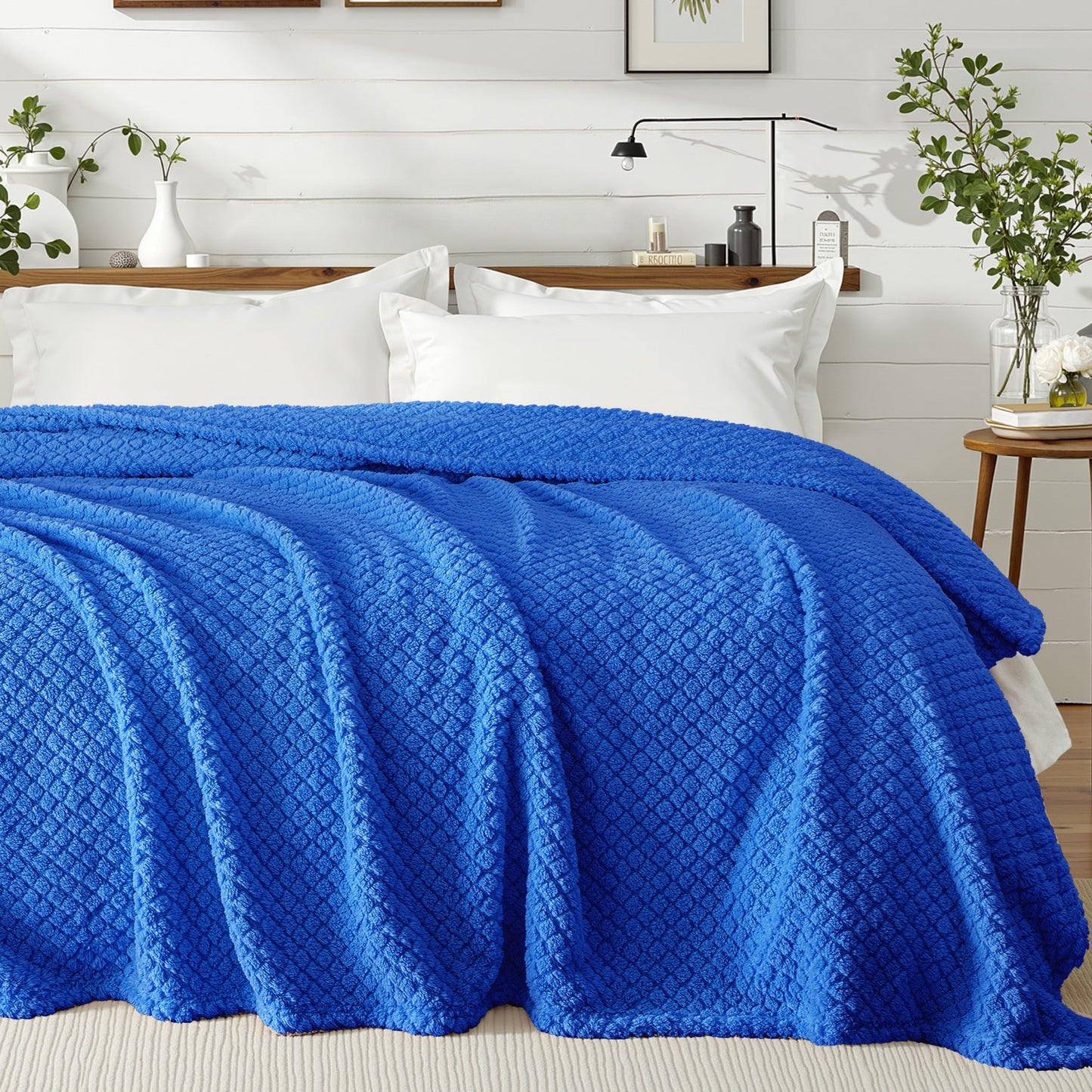 Exclusivo Mezcla Queen Size Flannel Fleece Blanket, Super Soft Jacquard Bed Blanket, Lightweight Fuzzy Warm for All Seasons, 90x90 Inches, Cobalt Blue