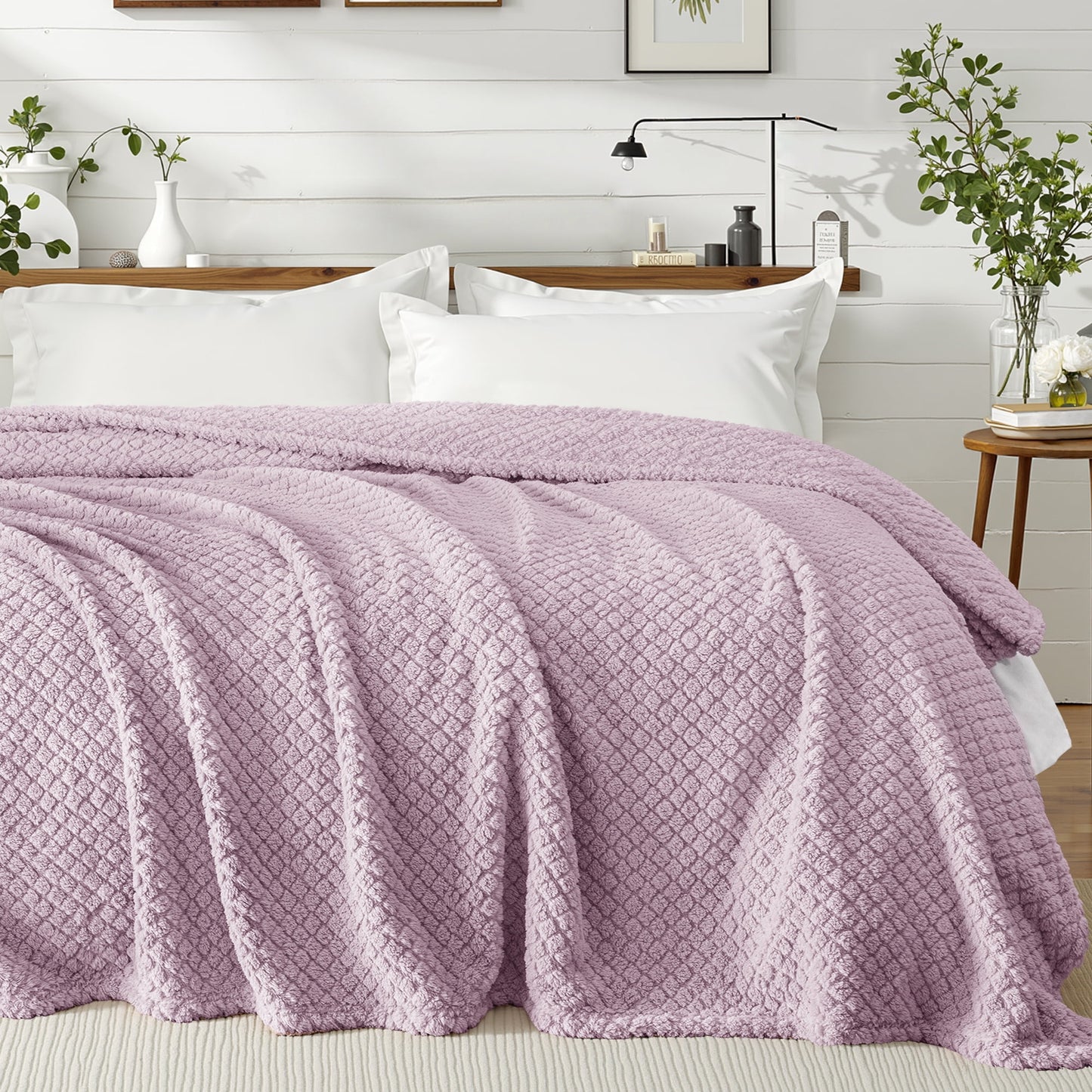 Exclusivo Mezcla Queen Size Flannel Fleece Blanket, Super Soft Jacquard Bed Blanket, Lightweight Fuzzy Warm for All Seasons, 90x90 Inches, Lilac Purple