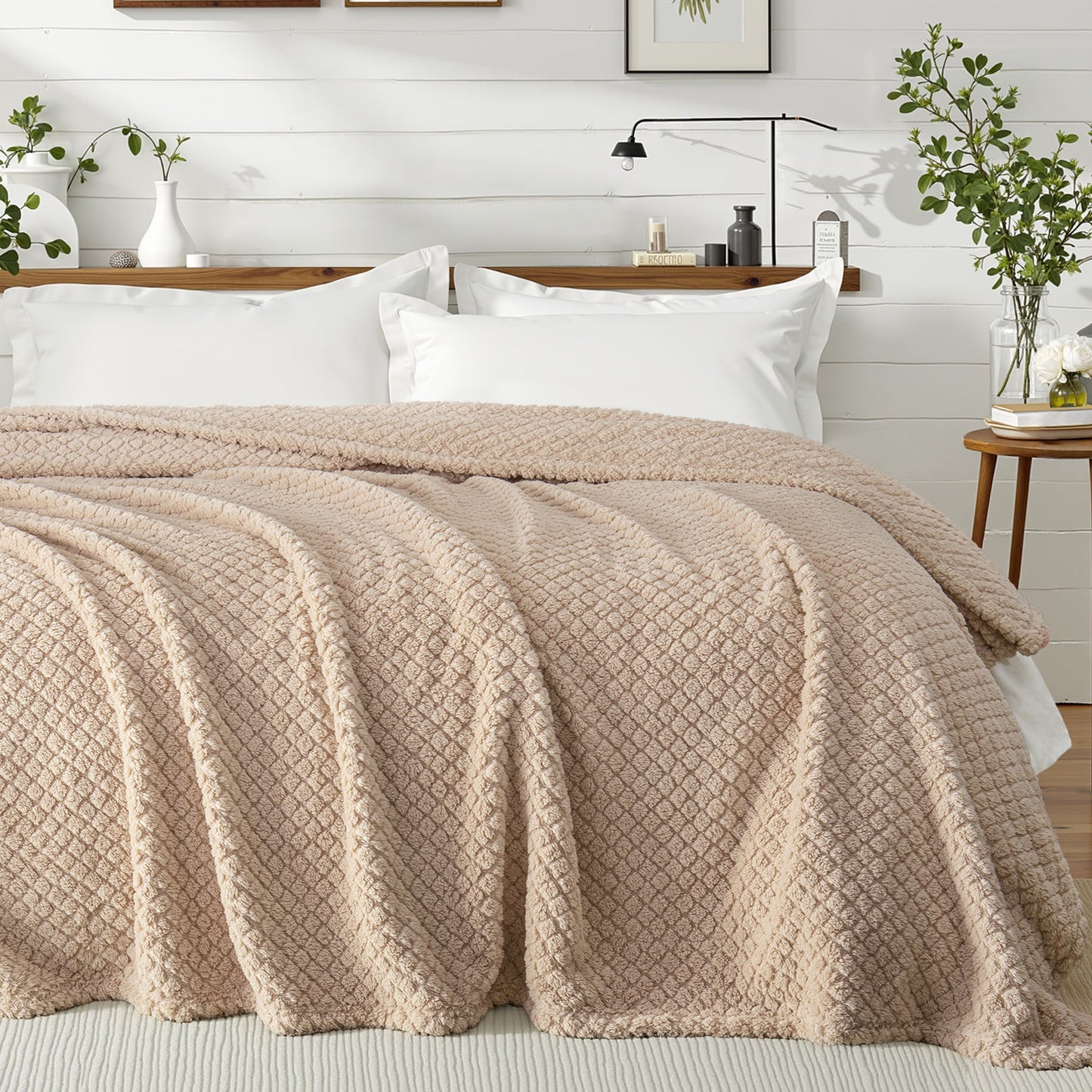 Exclusivo Mezcla Queen Size Flannel Fleece Blanket, Super Soft Jacquard Bed Blanket, Lightweight Fuzzy Warm for All Seasons, 90x90 Inches, Camel