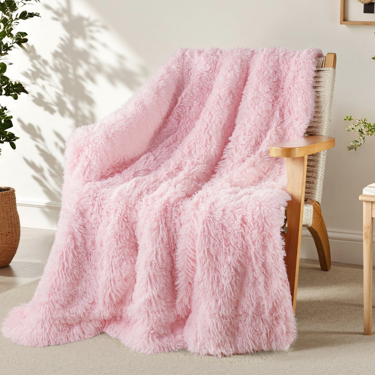 Exclusivo Mezcla Fuzzy Faux Fur Throw Blanket, Reversible Shaggy Sherpa Fleece Blankets,Fluffy Plush Warm Throws for Couch, Bed, 50x60 Inches, Light Pink